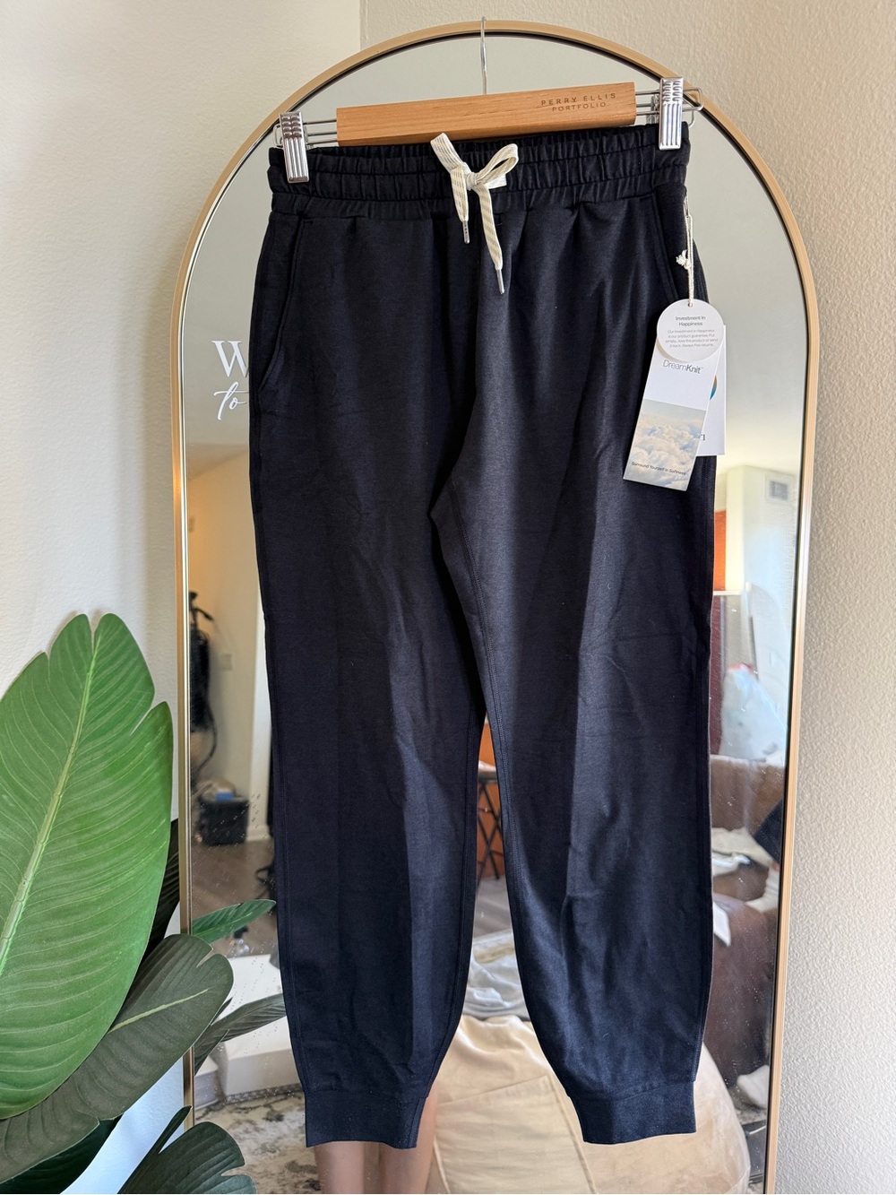 Vuori Women’s Performance Jogger in Black Heather